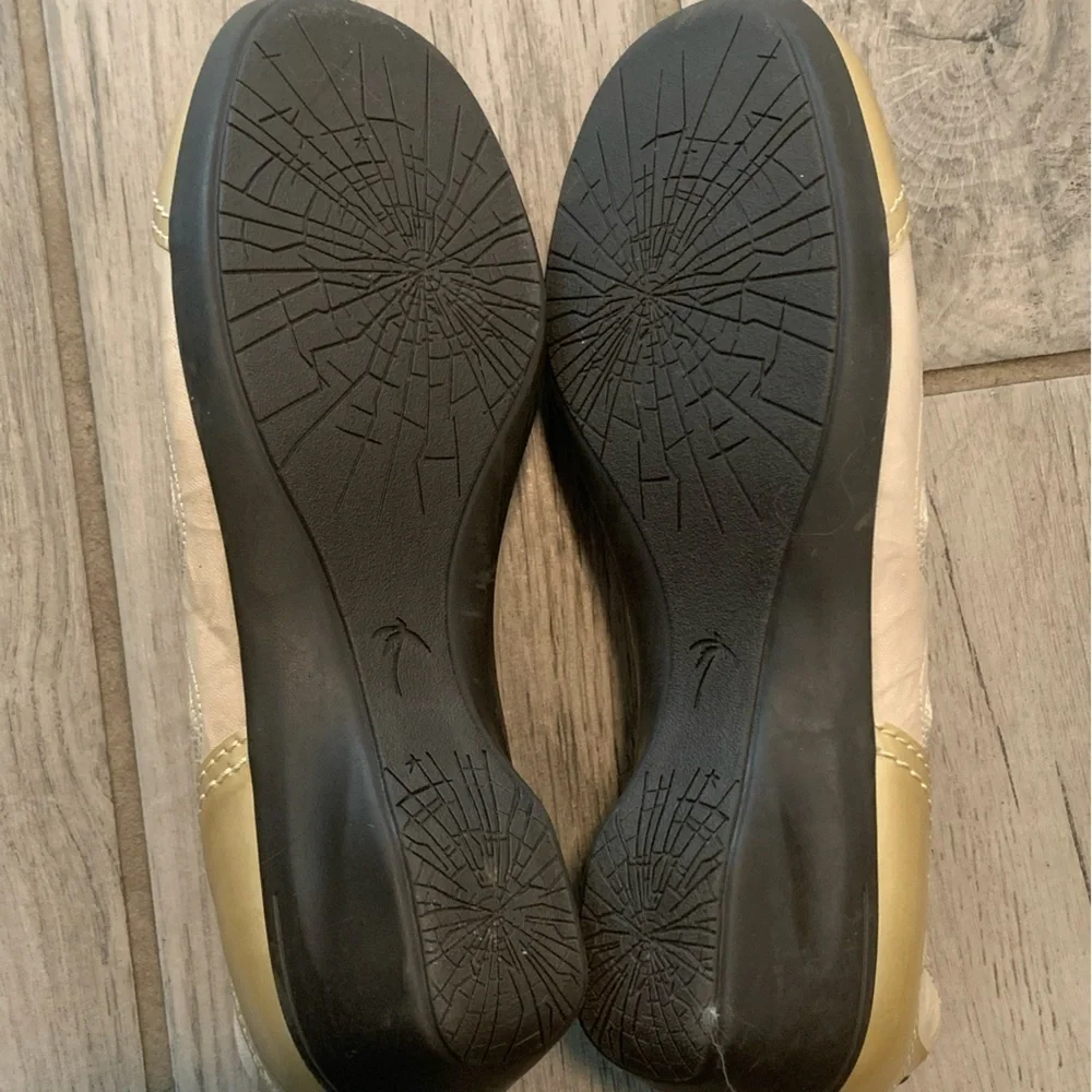 Dromedaris Slip-on Shoe, Cream with Gold, Size 38